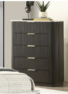 LANTRISANT CHEST