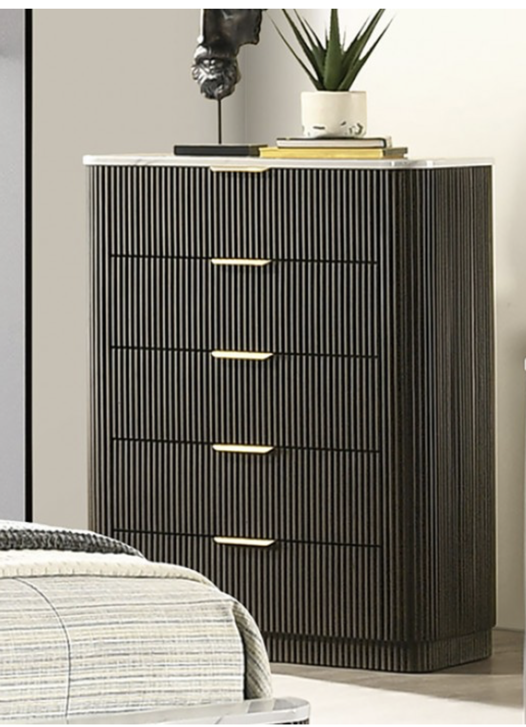LANTRISANT CHEST